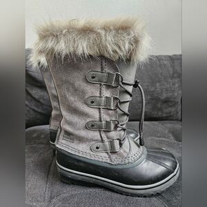 Sorel Girls Size 4 Black and Gray Winter Boots with Fur Trim